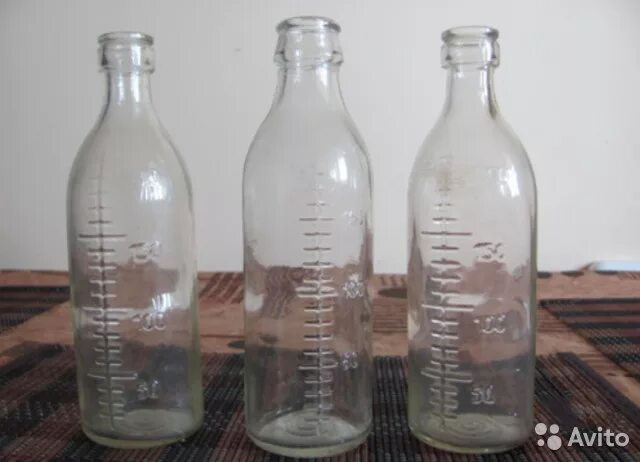 Бутылки стеклянные температура. Стеклянная бутылка для физраствора. Бутыль с делениями. Стеклянные бутылочки для кормления новорожденных. Бутылка стеклянная для физ раствор.