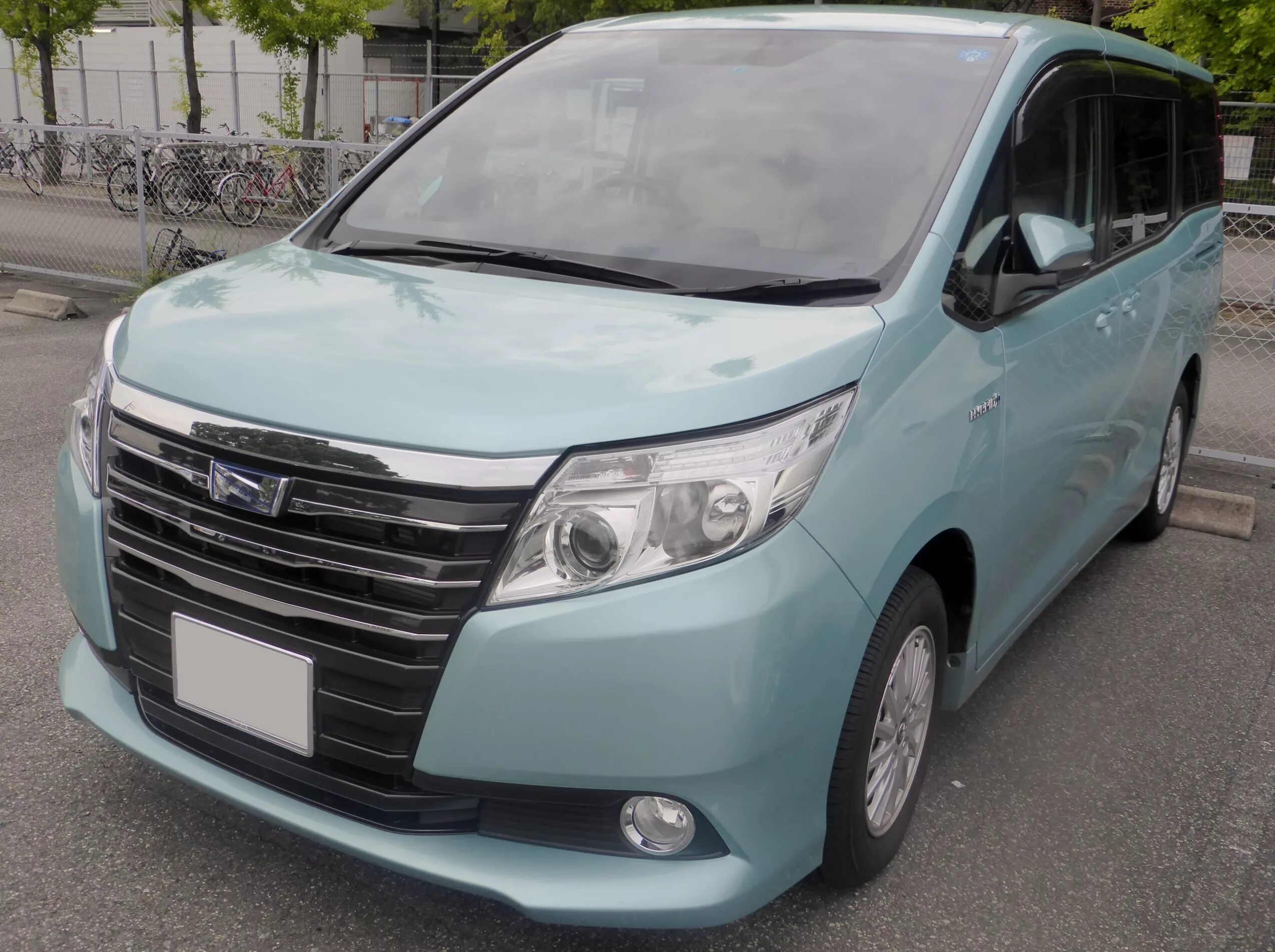 Тойота Ноах гибрид. Тойота Ноах 80. Toyota Noah zwr80;. Тойота Ноан 2010 гибрид. Noah гибрид