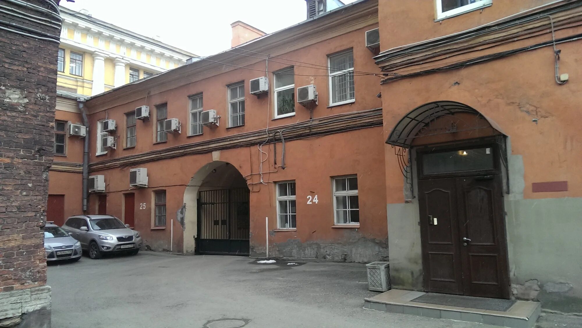 Ул садовая 26 санкт петербург. Садовая 26 санкт-петербург отель. 26. 26. Дворец воронцова пажеский корпус.