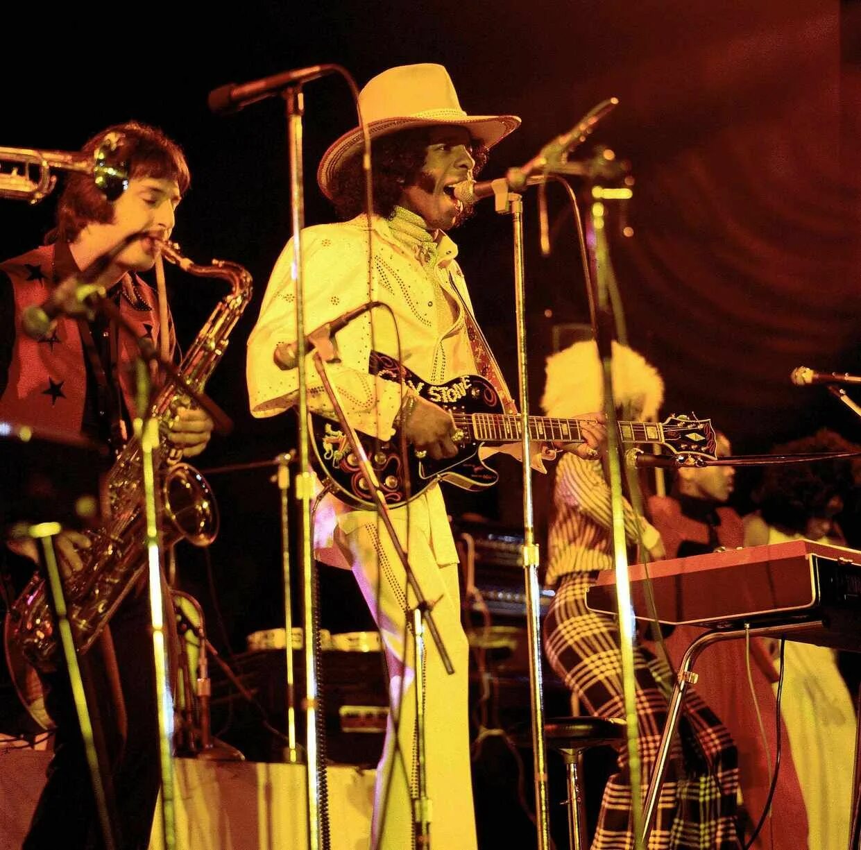 Группа Sly & the Family Stone. Sly the Family Stone Вудсток. Woodstock 1969 Sly & the Family Stone. Woodstock Sunday August 17, 1969 Sly & the Family Stone.