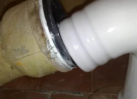 Стык унитаза