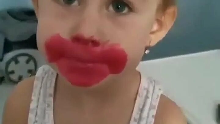 Сладкие губы. Губки намазала. Накрашенные губки. Губки намазала. Накрашенные губки.