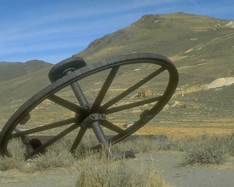 Бюллер 2375. Травы 1980г фото. Колесо катится с горы. Телега с сеном. Гора колес.