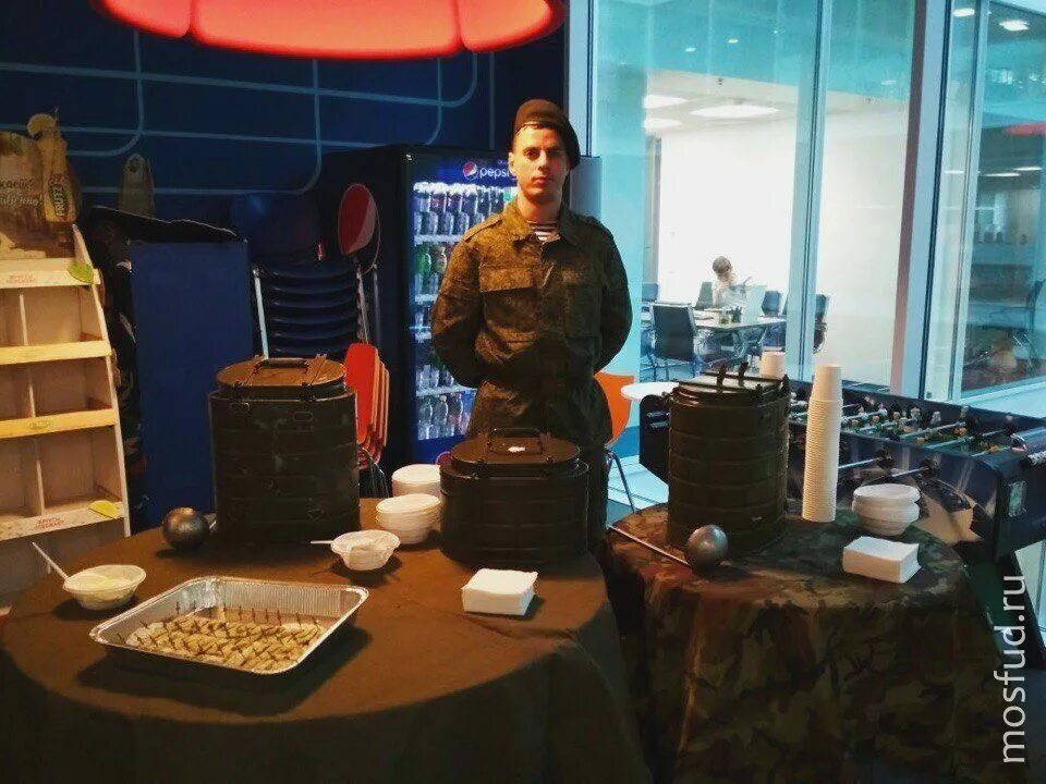 полевая кухня. военно полевая кухня 2022. кейтеринг на природе полевая кухня. полевая кухня в офис. полевая кухня.