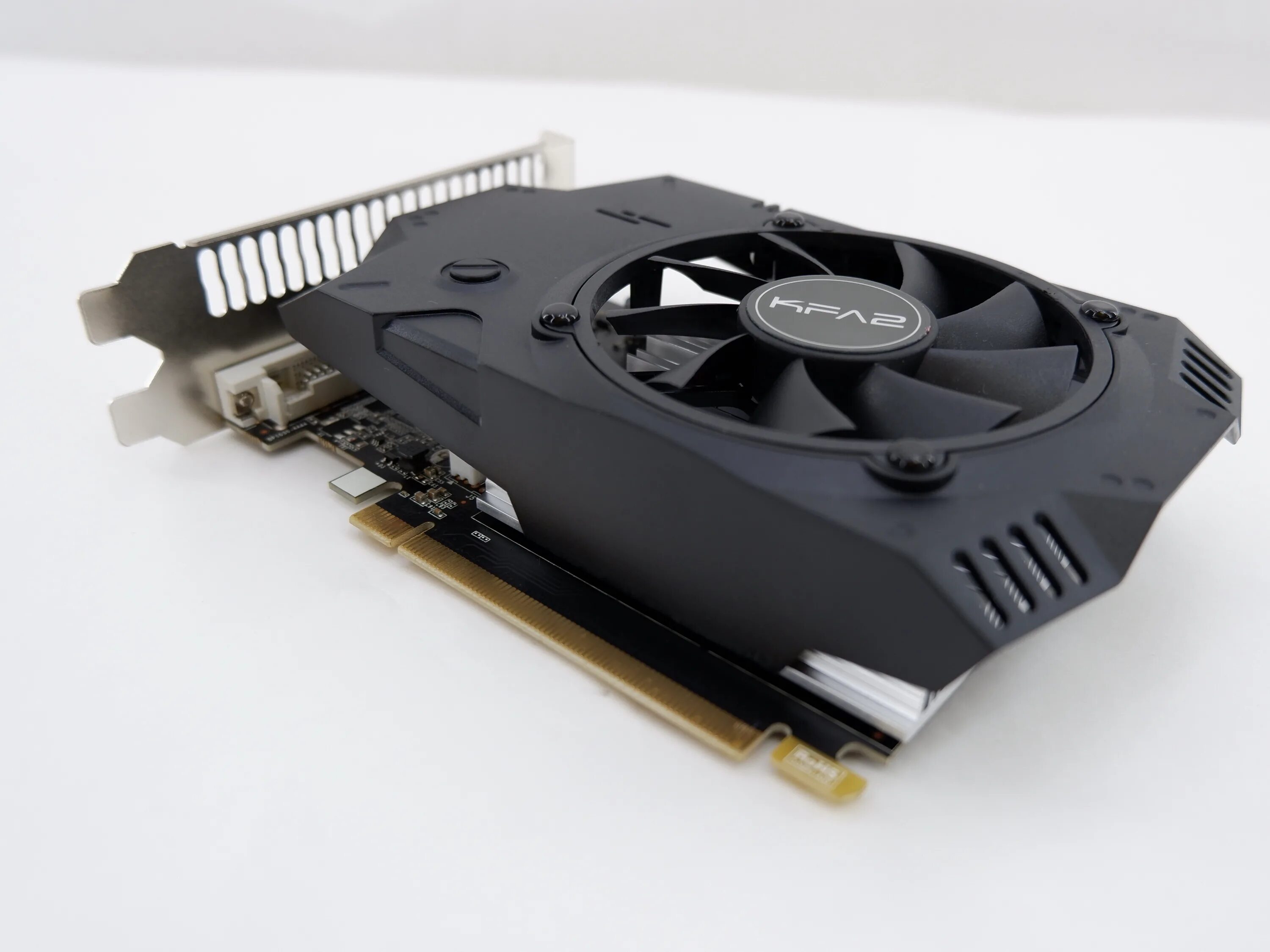 Geforce gt 1030 oc 2gb. Gt 1030 kfa2. GEFORCE gt 1030 2gb. Gt 1030 gddr4. Видеокарта kfa2 GEFORCE gt 1030.