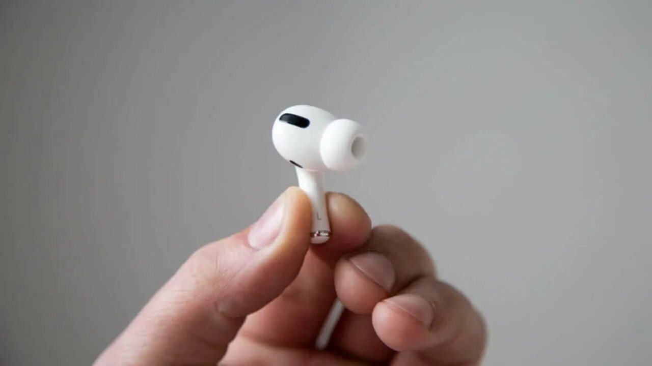 Тихо работает airpods. AIRPODS 2022. Последние аирподсы 2022. AIRPODS 3 функционал. Наушники айфон.