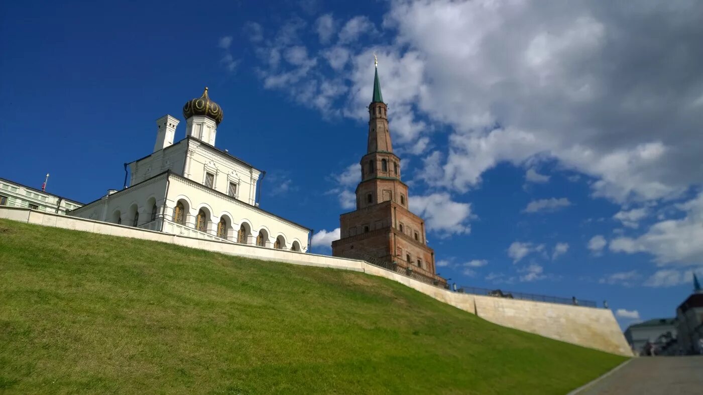 Книга всемирного наследия юнеско. Казанский Кремль наследие ЮНЕСКО. Памятник ЮНЕСКО Казанский Кремль. ЮНЕСКО Казанский Кремль Колш. Знаки ЮНЕСКО на Казанском Кремле.