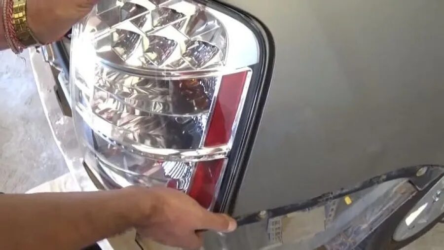 Замена ламп ближнего света и габаритов. - Toyota Estima (II), 2,4 л, 2003 года с