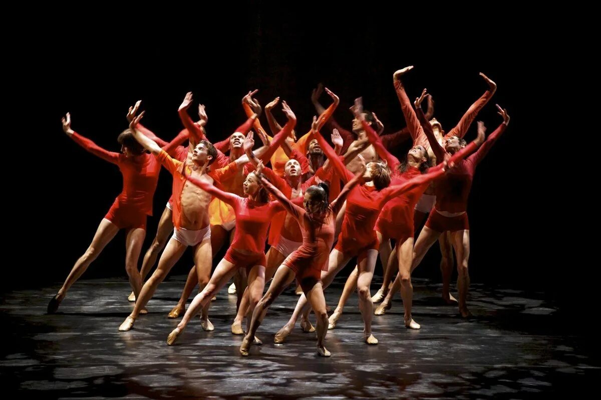 Танцуют под модерн. Балет джаз Модерн. Современная хореография танцы. Балет современный танец. Современная хореография в балете.