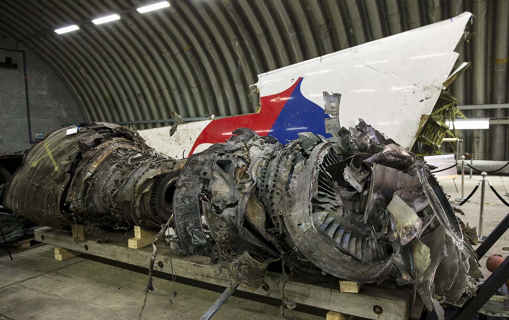 Катастрофа боинг 777 мн17. Боинг бук. Боинг бук. Катастрофа малазийского боинга. Боинг бук.