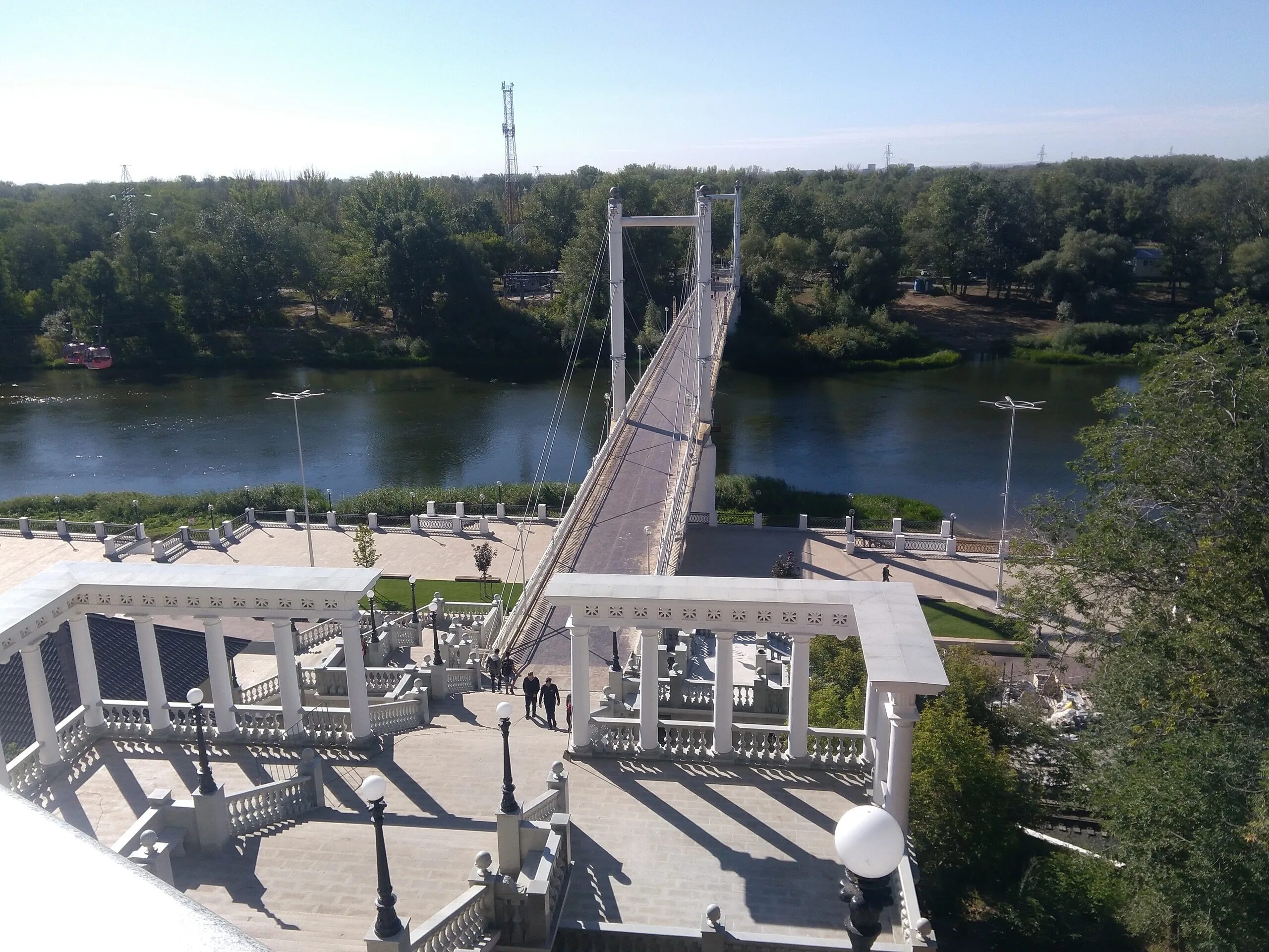 Мост через урал фото. Пешеходный мост Европа-Азия Оренбург. Мост через Урал Оренбург Европа Азия. Пешеходный мост через реку Урал Оренбург. Пешеходыймост через Урал Оренбург.