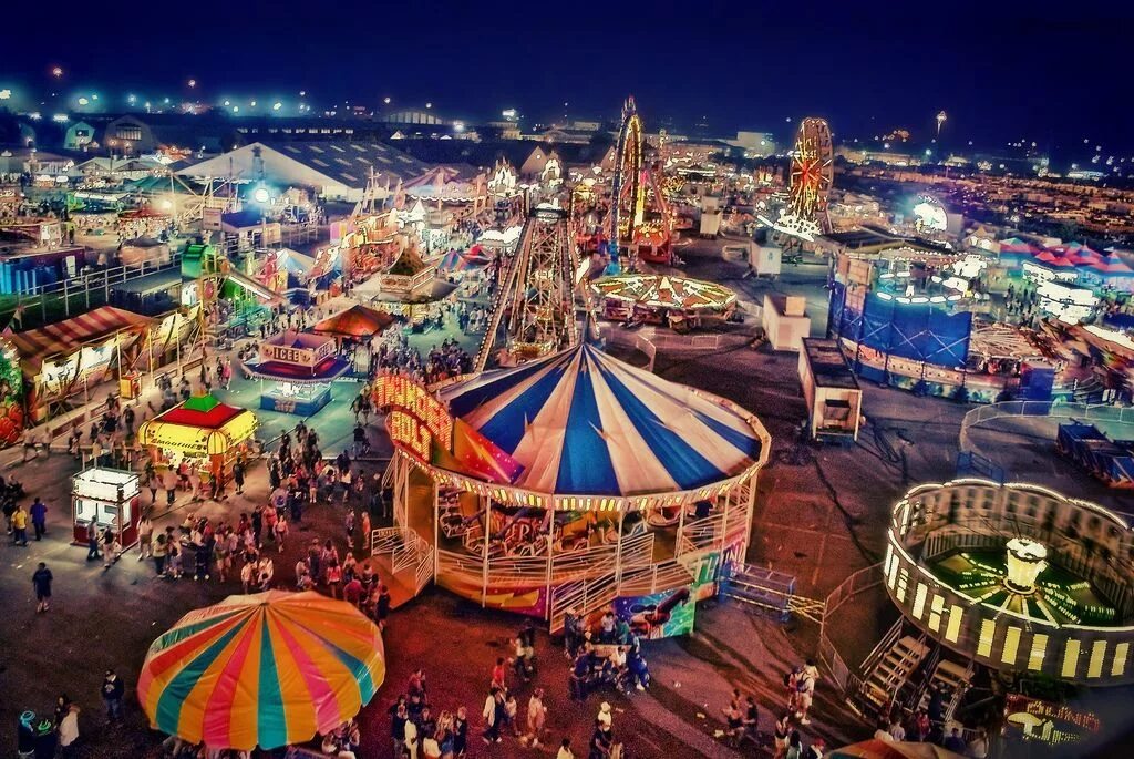 Американская ярмарка парк аттракционов. Carnival Amusement Park. Карнавал парк аттракционов цирк. Парк аттракционов в Валенсии. Fun fair park