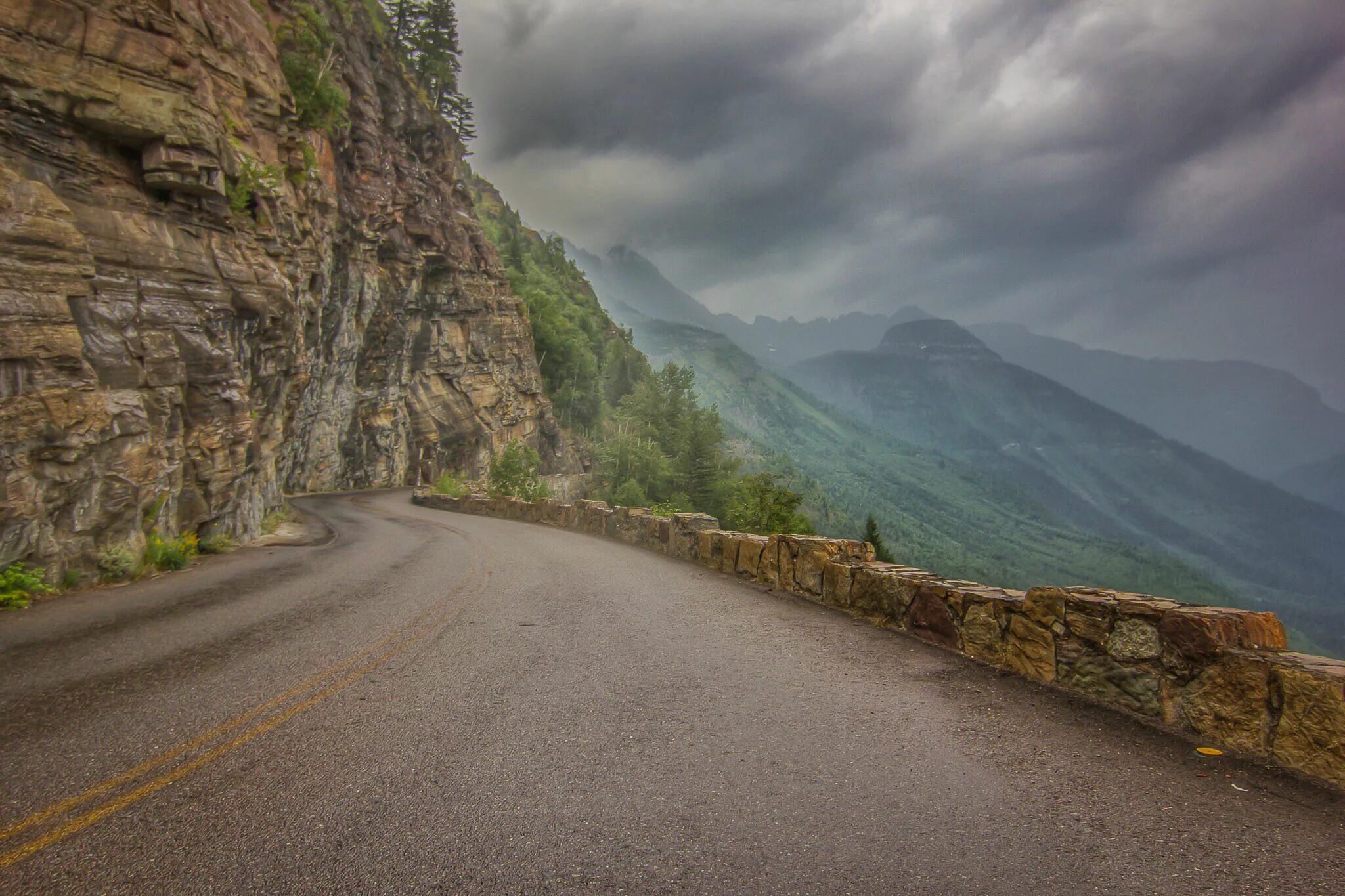 County roads. Монтана дорога. Горная дорога Инал. Дорога в гору. Дорога в горной местности.