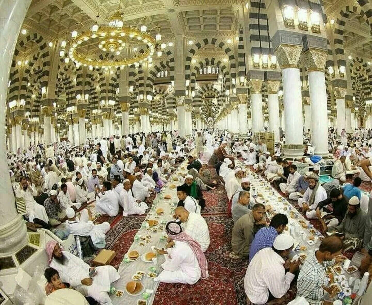 Исламский рай. Мекка Медина Рамадан. Рамадан в Мекке. Ифтар в Мекке.