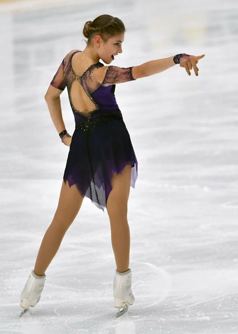 Шульская фигурное катание. Четверной аксель камила валиева. Четверной аксель камила валиева. Камила валиева фигурное катание. Аня щербакова фигуристка 2022.