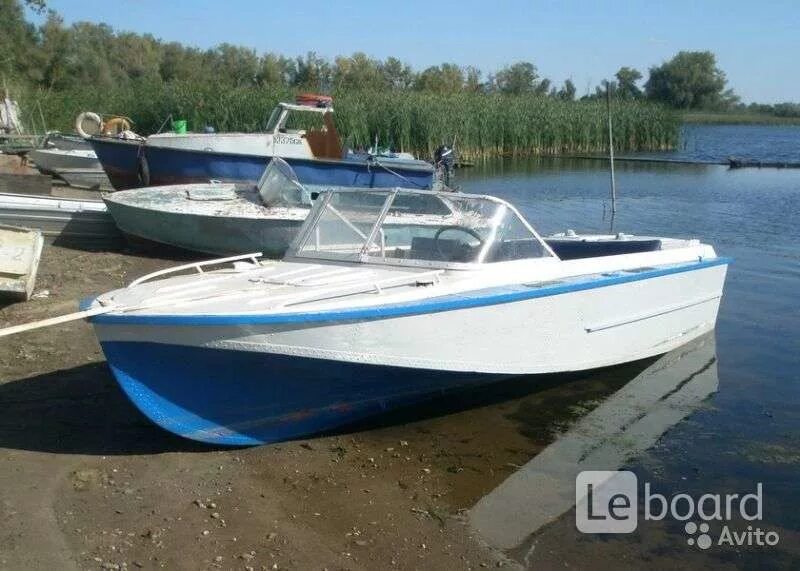 Продам амур. Катер восток 2т водомет. Катер амур 550. Катер амур 3. Катер амур 2 восток 2 с каютой.