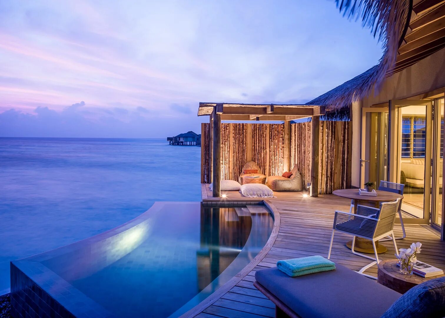 Мальдивы лучшие отели 5 звезд все включено. Intercontinental maldives maamunagau resort 5*. intercontinental maldives maamunagau resort 5* luxe. мальдивы интерконтиненталь бассейн. intercontinental maldives 5*.