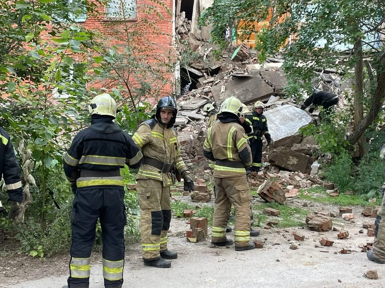 Омск новости обрушение дома. 20 Партсъезда Омск дом обрушение. Обрушение дома в Омске 2022. Обвал дома на Партсъезда.