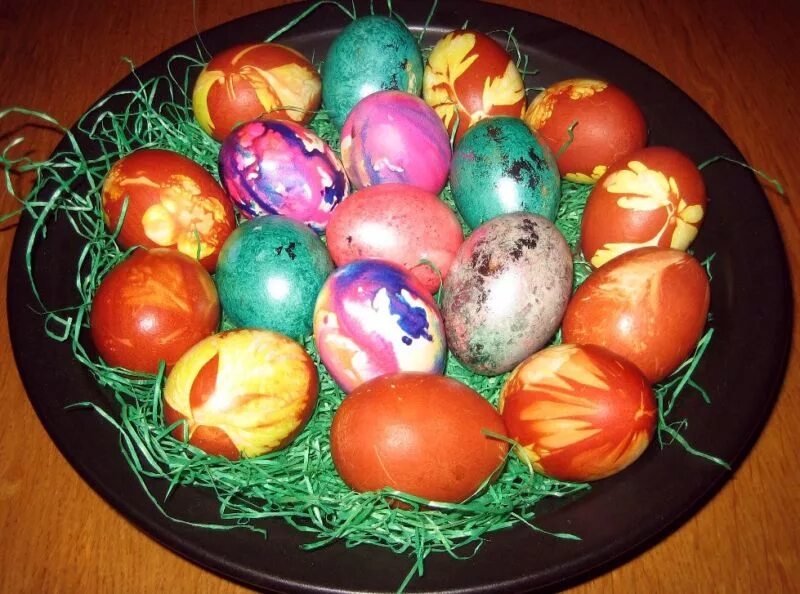 Где найти пасхальные яйца в фк. Пасхальное яйцо. Крашеные пасхальные яйца. Красивые яйца на Пасху. Домашние крашеные яйца на Пасху.