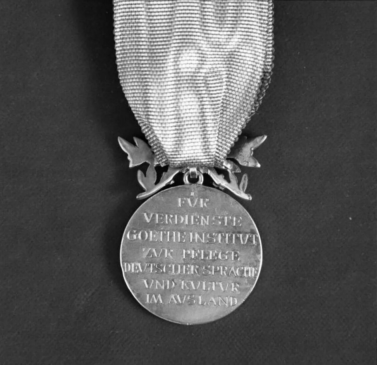 Medal get. Medal get. Медаль 3д. Медаль за достижения в науке. Медаль для фотошопа.