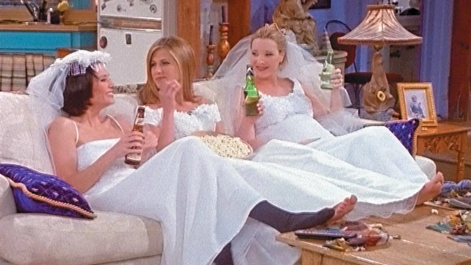 Кейт хадсон битва невест. Друзья в свадебных платьях. Друзья в свадебных платьях. Друзья в свадебных платьях. Друзья в свадебных платьях.