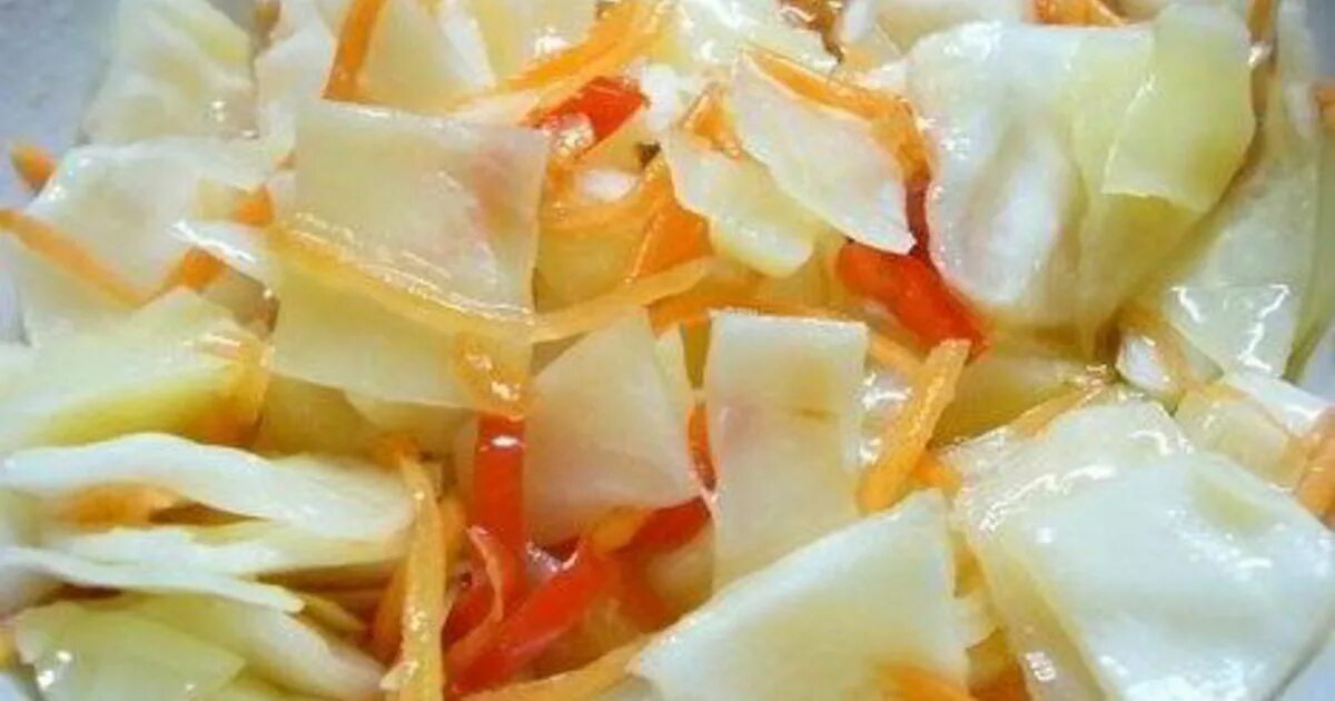 Капуста быстро с чесноком. Соленая капуста кусками. капуста острая кусками. капуста крупными кусками. квашеная капуста крупно порезанная.