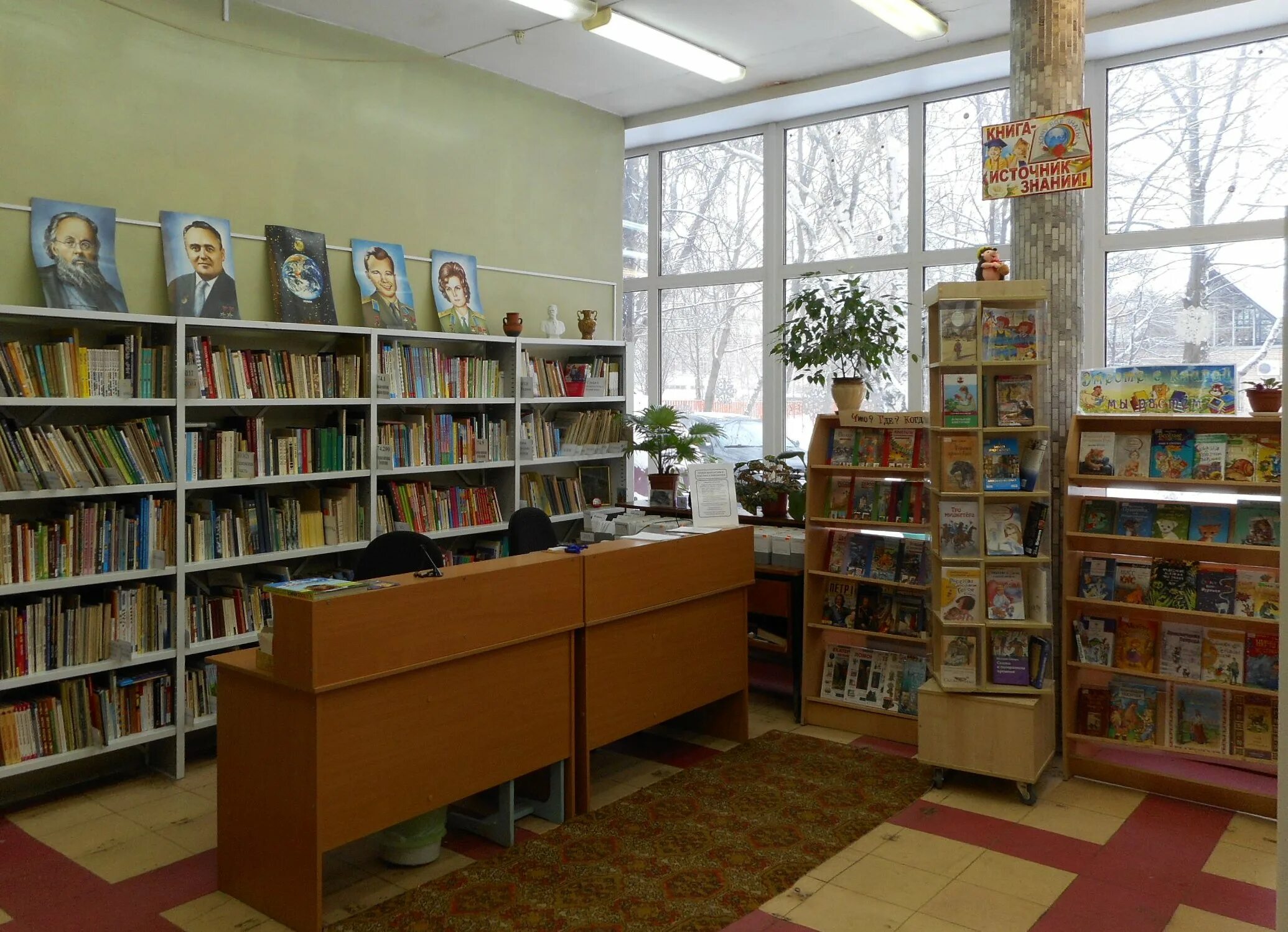 Детская библиотека книжная галактика омск. Библиотека королев. Книги в библиотеке королев. Книги в библиотеке королев. Детские библиотеки.