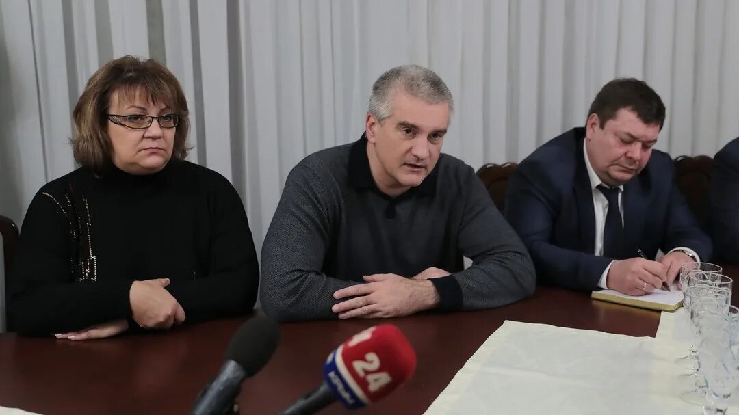 Замминистра здравоохранения крыма. Гостев заместитель министра крыма. Замминистра здравоохранения крыма. Замминистра аксенова. Зам министра здравоохранения крыма лясковский.