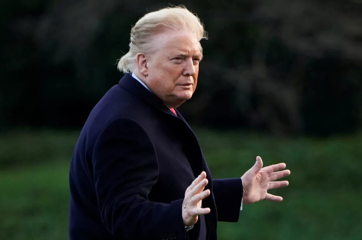 Трамп сколько лет. Джон трамп. трамп на минималках. президентская прическа. трамп соцсети.