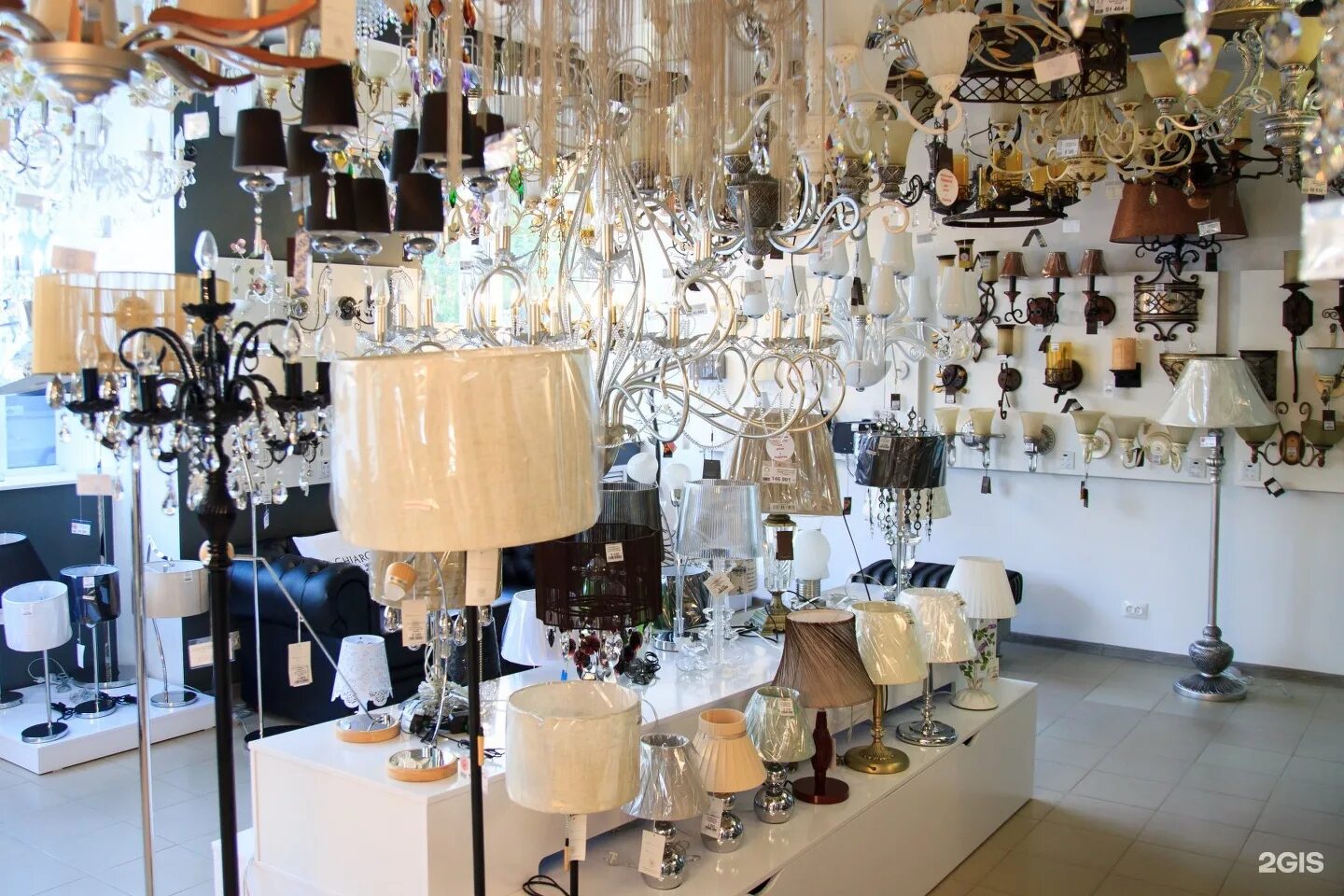 магазины по продаже ламп. магазин лампочек. Sneha city симферополь. магазин светильников и люстр. магазин торшеров.