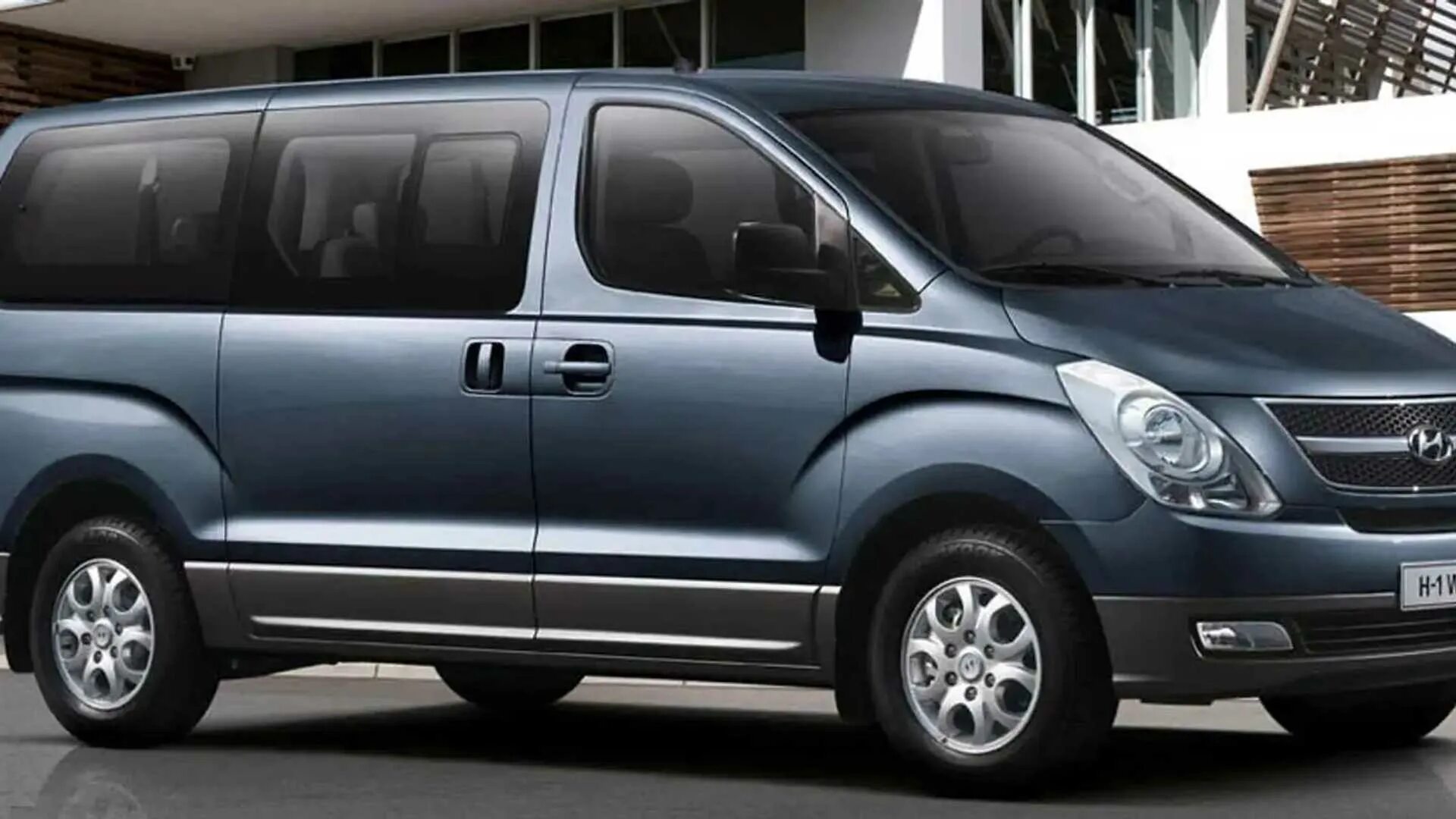 Микроавтобус это легковой автомобиль. Hyundai Starex h1. Hyundai h1 2015. Минивэн Hyundai h1. Hyundai h1 Grand Starex.