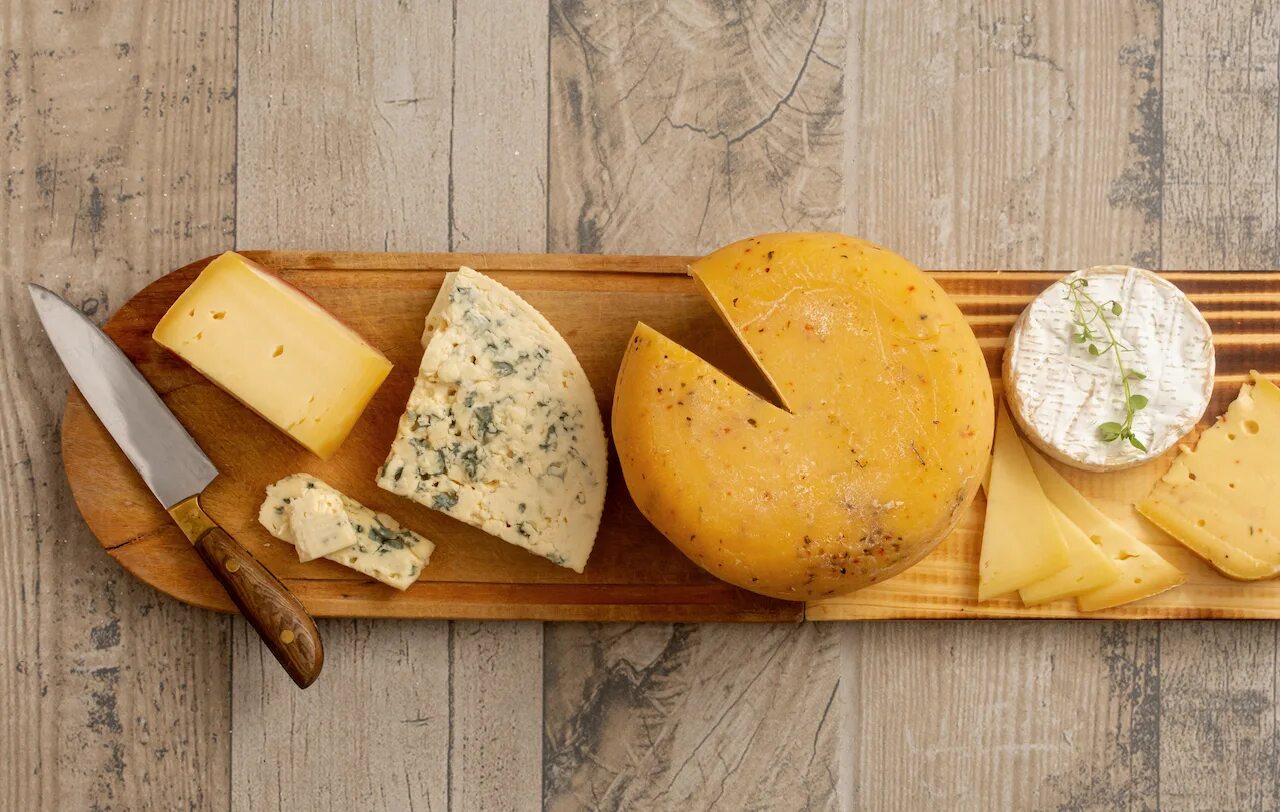 Сыр бор российский. Сыр бор. Сыроварня липин бор вологда сыр. Сыр козий липин бор. Сыр лес.