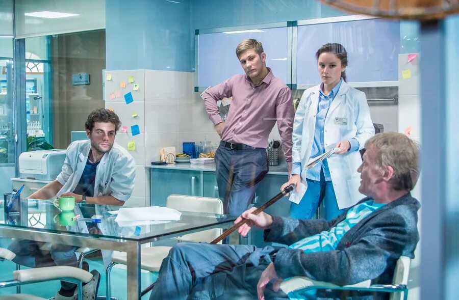 хромой врач