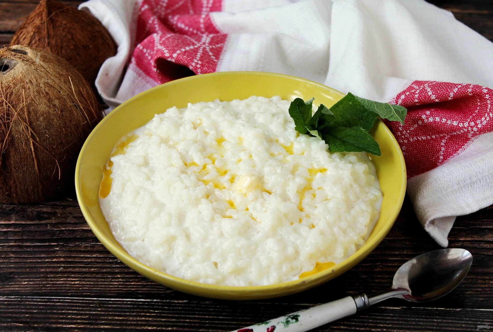 Рисовая каша размазня. Рисовая каша с кокосовым молоком. каша на кокосовом молоке. каша с кокосовой стружкой. рисовая каша на кокосовом молоке.
