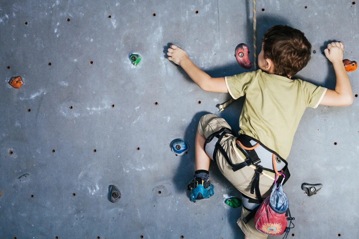 Лазить по стенам climb walls