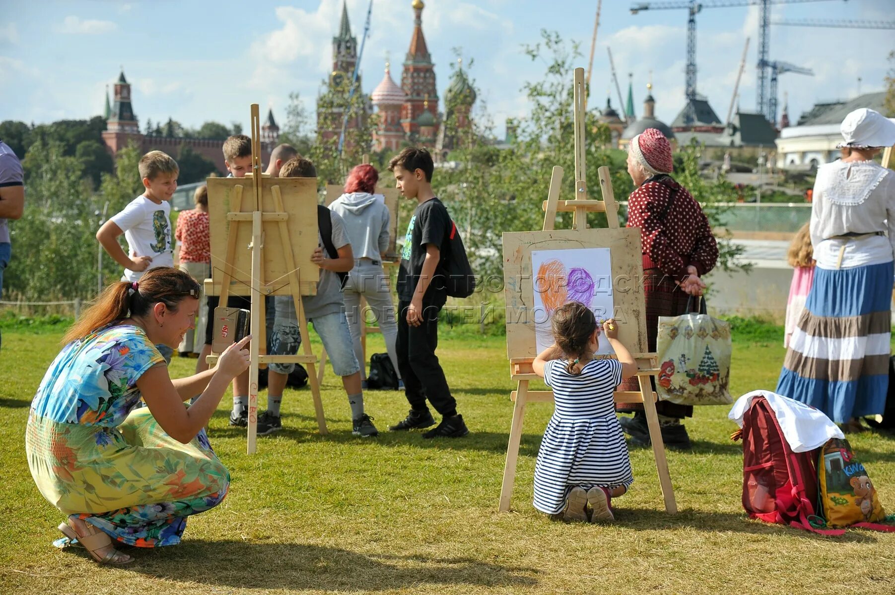 Участвует в жизни города. Парк праздник. Жизнь города. Личная жизнь в городе эпич. Отзывы городов для жизни.