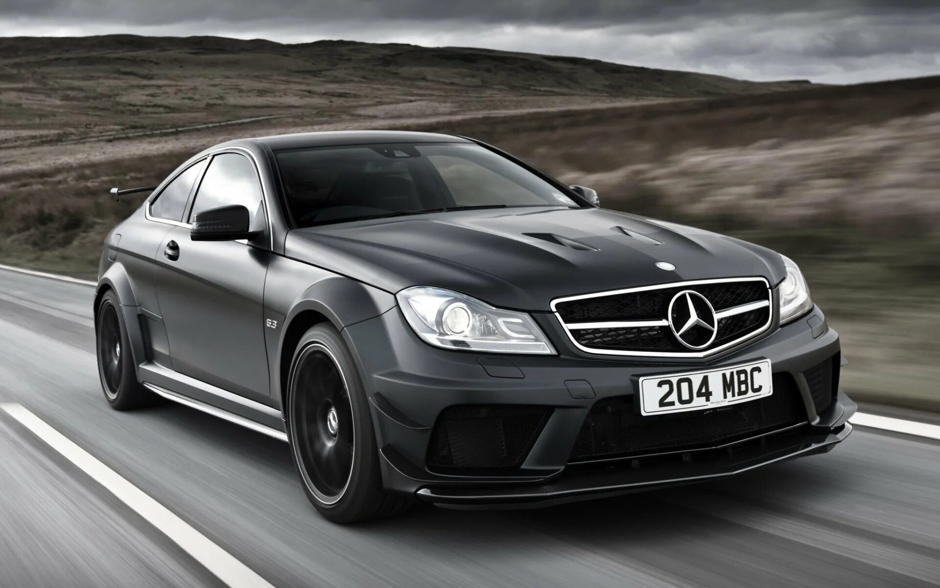 Показать c. C63 AMG w204 Black Series. C63 AMG Black Series. Mercedes-Benz c63 AMG 2012 года. Мерседес Бенц с 63 АМГ черный.