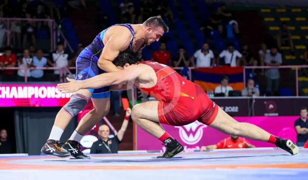 Чемпионат европы борьба. Заурбек сидаков борьба. Исраил касумов фото. Магомедрасул газимагомедов вольная борьба. Чемпионат европы по борьбе.