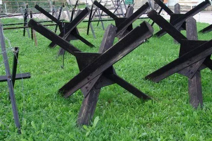 Как называлось противотанковое заграждение из сваренных рельс