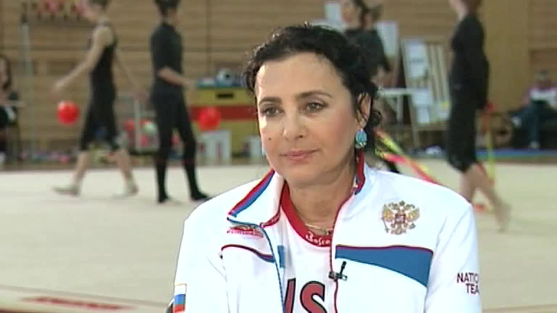 Виктория викторовна хореограф. Тренер по гимнастике с детьми. Гимнастки на тренировке. Тренер художественная гимнастика. Лучший тренер по художественной гимнастике.