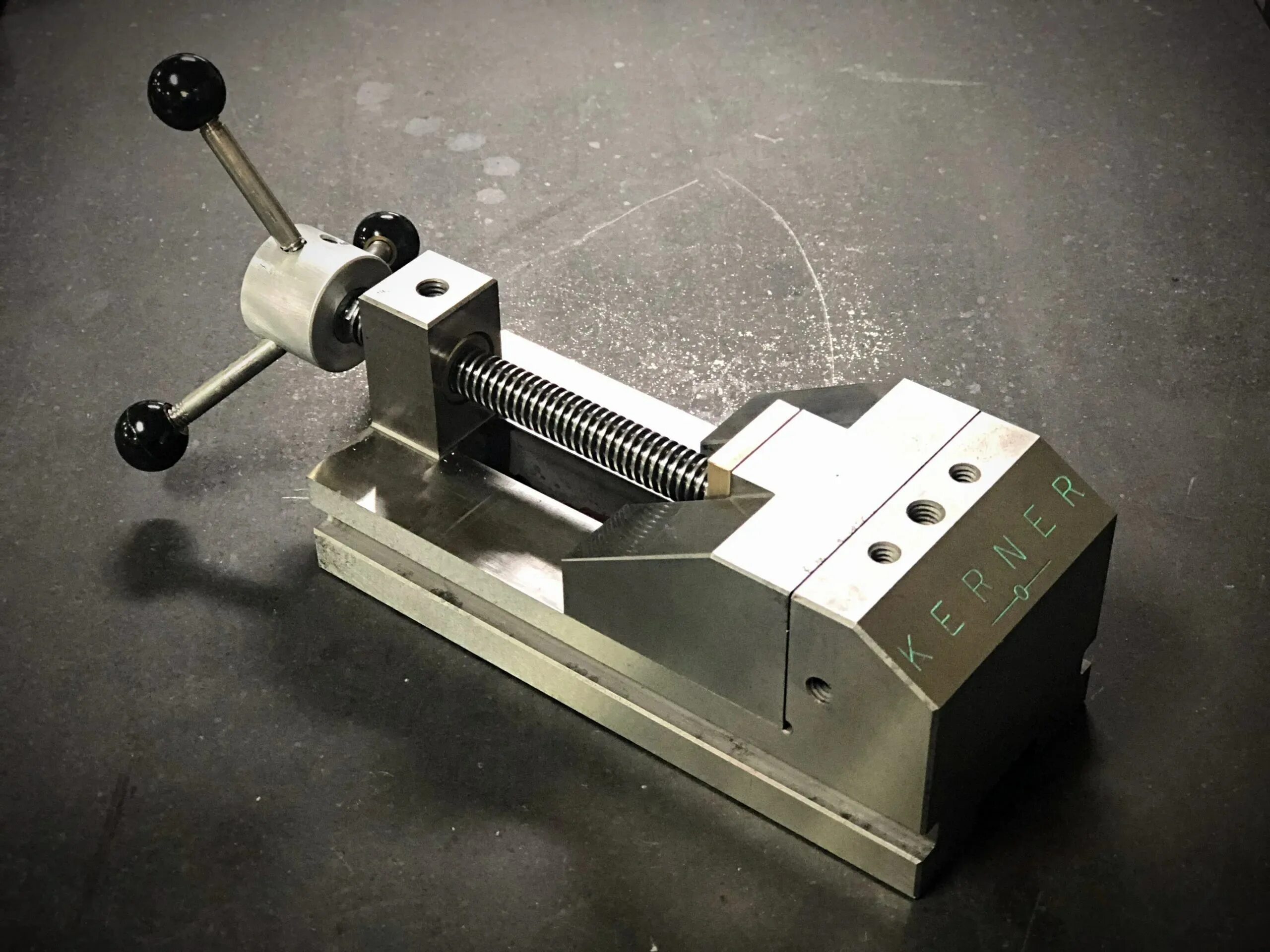 Прижим для сверлильного станка из vise Grip. Machine vise Dayton. Machinist's vise. Precision Compact MC vise. Tool maker