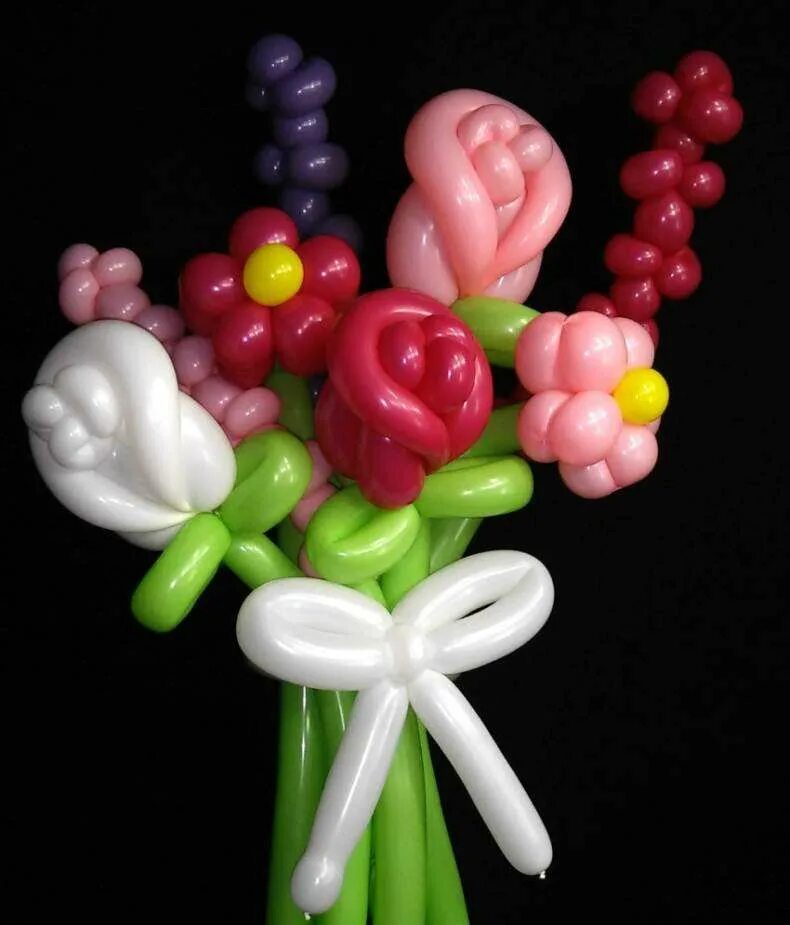 Цветок из 5 шаров. Букет из шаров. Сцеты из шаров. Цветы из воздушных шаров. Цветочки из шариков.