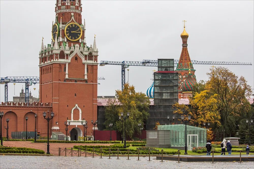 14 корпус кремля. 14 корпус московского кремля. административное здание московского кремля. кремлевская стена в санкт-петербурге. прогулка по кремлю.