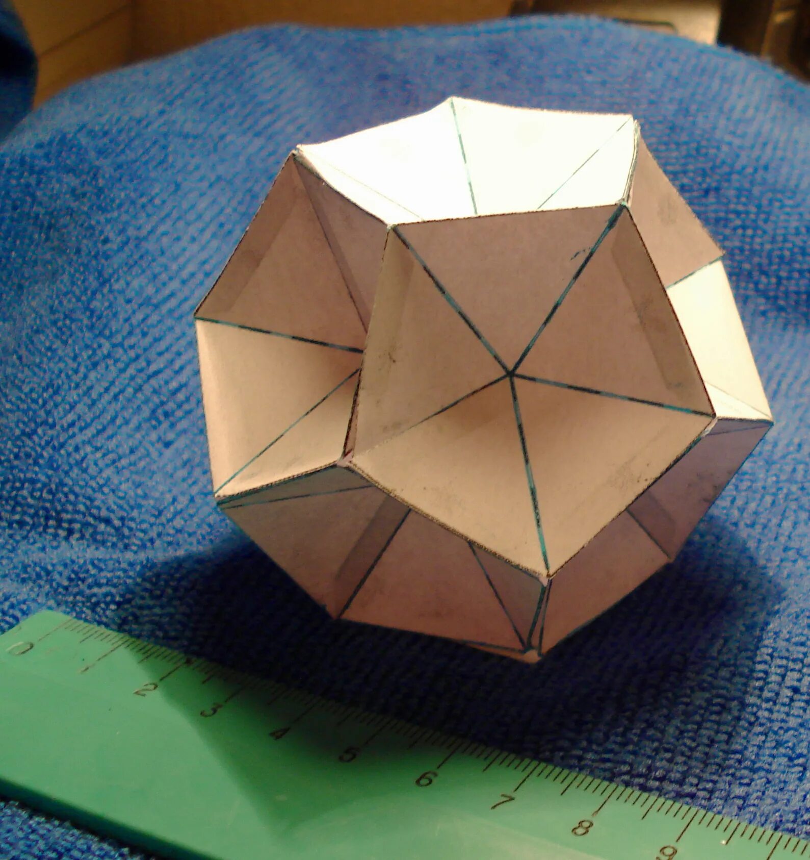 Собранный октаэдр. Малый ромбододекаэдр. Усеченный ромбододекаэдр. Третья звездчатая форма икосаэдра. Моделирование многогранников гексаэдр.