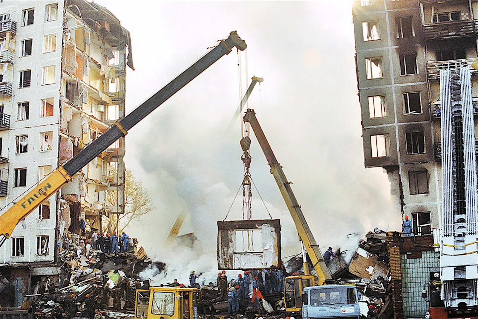 Список погибших на гурьянова. 09.09.1999 Теракт на улице Гурьянова. Взрыв на улице Гурьянова 1999. 9 Сентября 1999 улица Гурьянова. Взрыв дома на Гурьянова 1999.