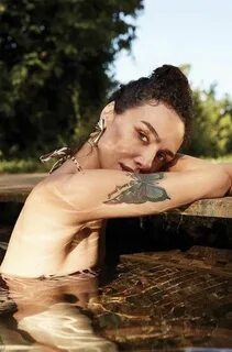 Genç kızlara taş çıkaran ve fiziğiyle mankenleri bile sollayan Akalay, şu s...