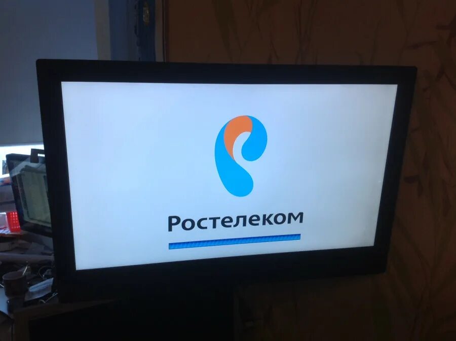 На телевизоре пропал ростелеком. Ростелеком. Ростелеком Телевидение. Ростелеком телевизор. Коробка приставки Ростелеком для телевизора.