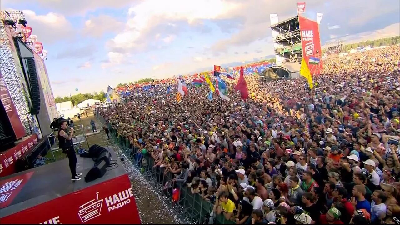 Нашествие в раменском 2000. Фестиваль нашествие 2002. Нашествие в раменском 2000. Нашествие 2000. Рок фестиваль нашествие 2008.