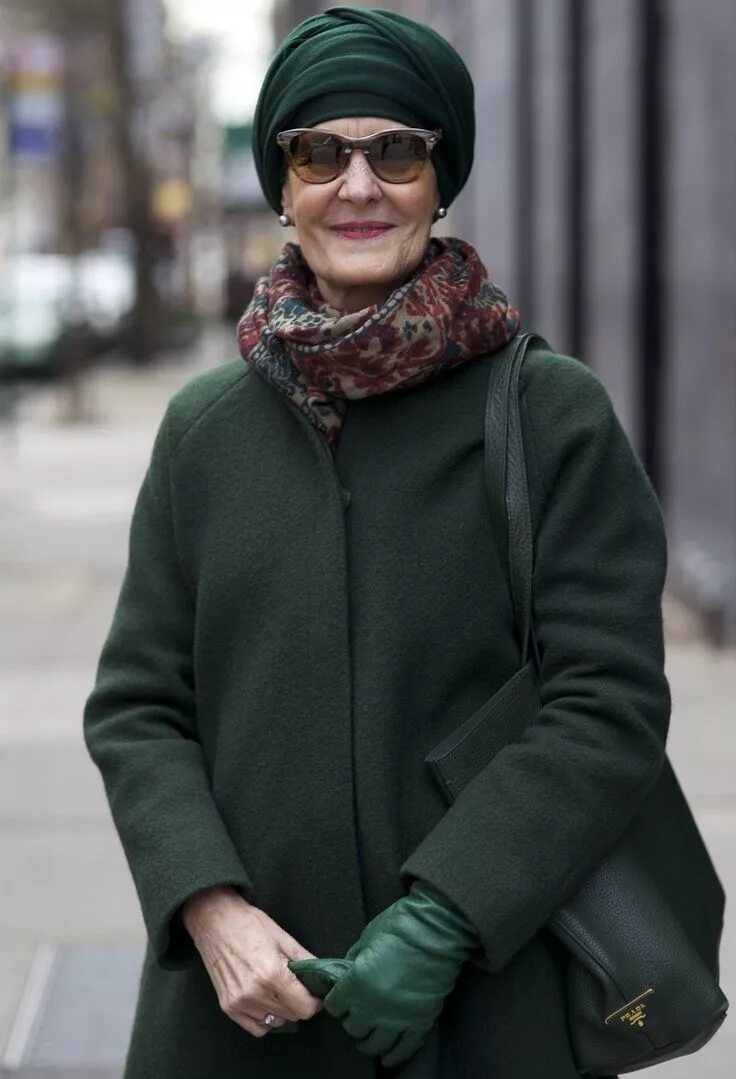Августа Лонгботтом Grey hair and glasses, Grey hair inspiration, Beautiful gray 