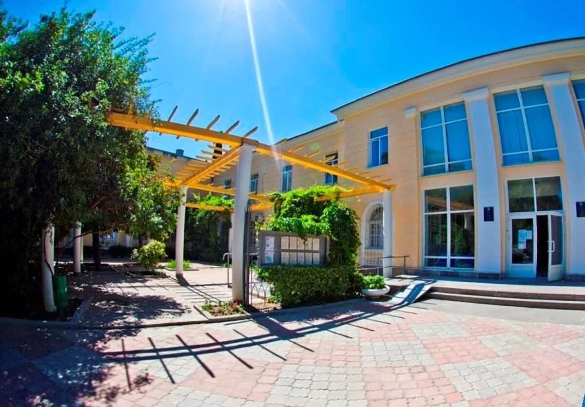 Орлиное гнездо г. Дом отдыха "пограничник". Орлиное гнездо ялта. Орлиное гнездо. Крым ялта санаторий орлиное гнездо.